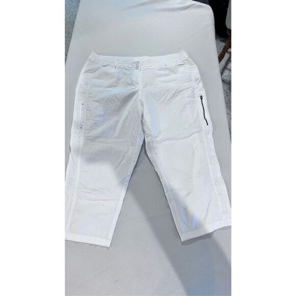 Chico's Women's Zip Pockets Elastic Waist Flat Front Capri Pants White Size 3 - Picture 1 of 13